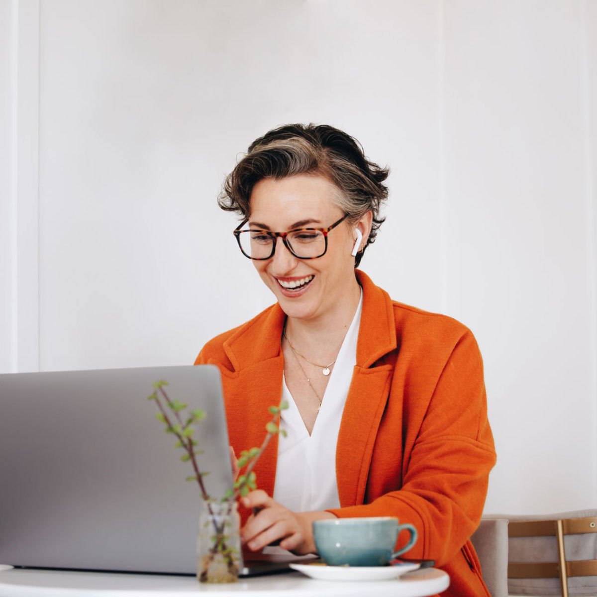 businesswoman on virtual webinar