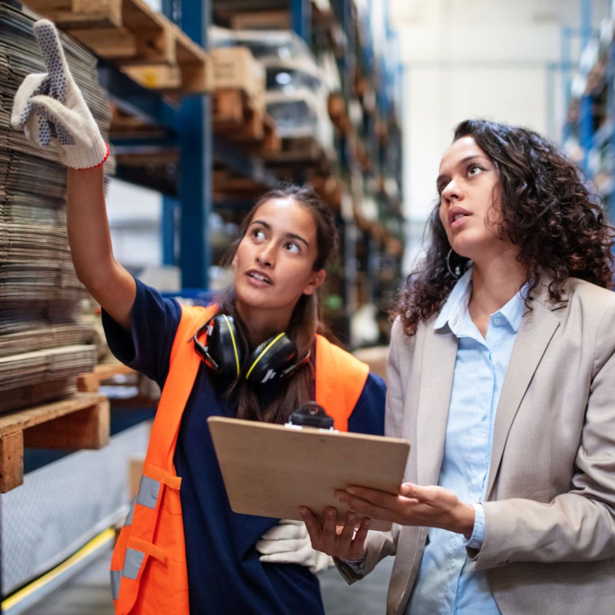 warehouse manager with worker