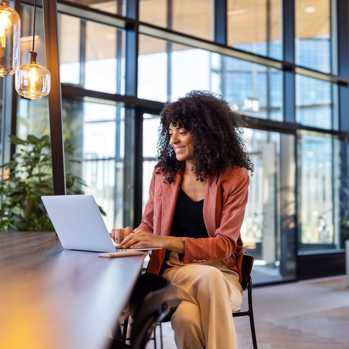 woman-working-on-laptop-in-cafe